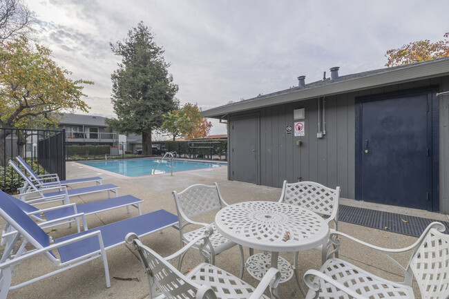 Adrienne Village in Union City, CA - Foto de edificio - Building Photo