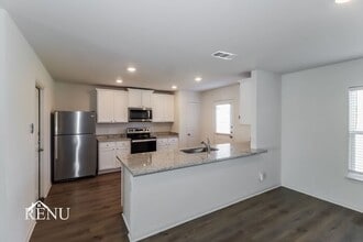 212 Silvercrest Ln in Jarrell, TX - Building Photo - Building Photo