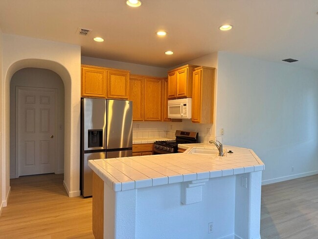 10031 Waterfield Dr in Elk Grove, CA - Building Photo - Building Photo