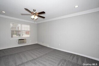 34 Longfellow Ave in Levittown, NY - Building Photo - Building Photo
