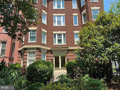 property at 624 Maryland Ave NE
