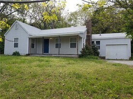 1511 N Old Wire Rd in Fayetteville, AR - Building Photo
