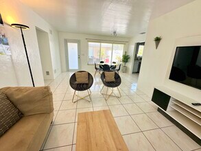 2924 Middle River Dr, Unit 1 in Fort Lauderdale, FL - Foto de edificio - Building Photo