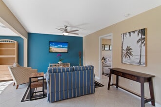 1441 5th Ct in Vero Beach, FL - Foto de edificio - Building Photo