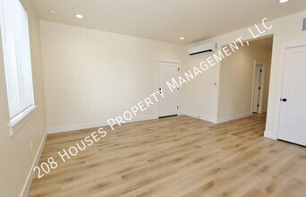 3322 N Cole Rd-Unit -101 in Boise, ID - Building Photo - Building Photo