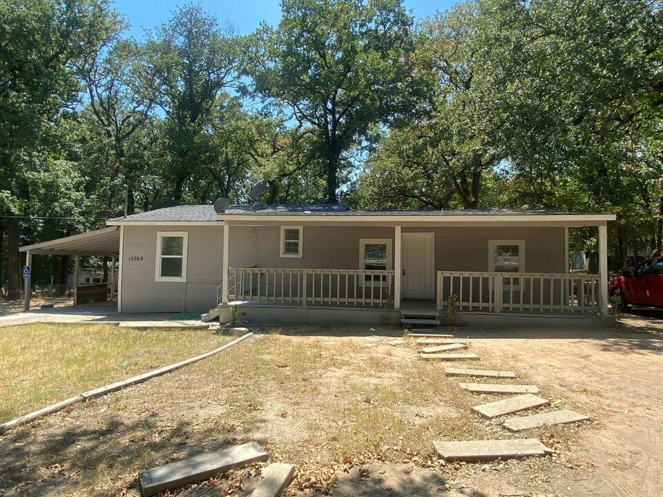 15369 Flud Rd in Kemp, TX - Building Photo
