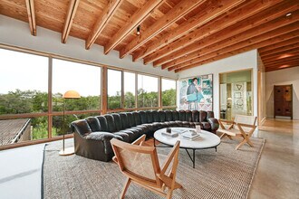 The Saint June in Austin, TX - Foto de edificio - Building Photo