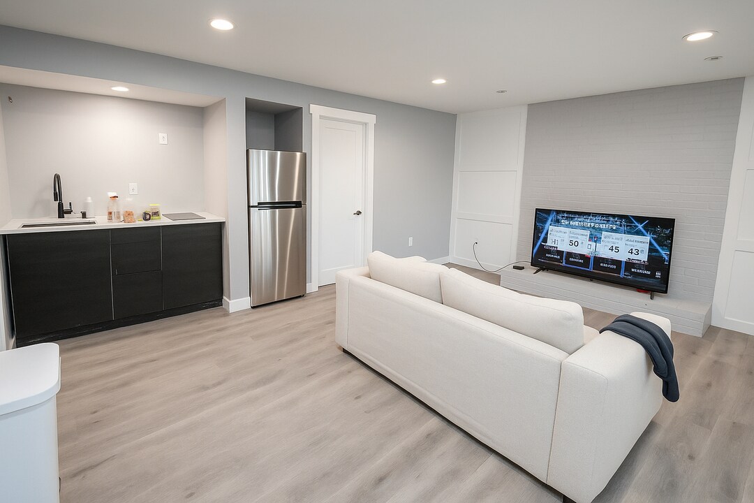 9483 S Buttonwood Dr, Unit Unit 4 - Basement Apartment in Sandy, UT - Foto de edificio