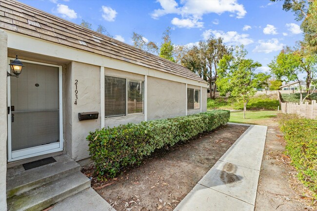 21934 Lakeland Ave in Lake Forest, CA - Building Photo - Building Photo