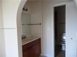 10105 W Sunrise Blvd in Plantation, FL - Building Photo - Building Photo