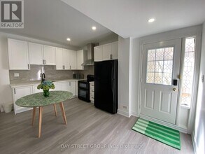 68 Green Meadows Cir in Toronto, ON - Building Photo - Building Photo