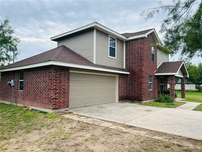 324 Estela Ln in Rio Grande City, TX - Building Photo - Building Photo