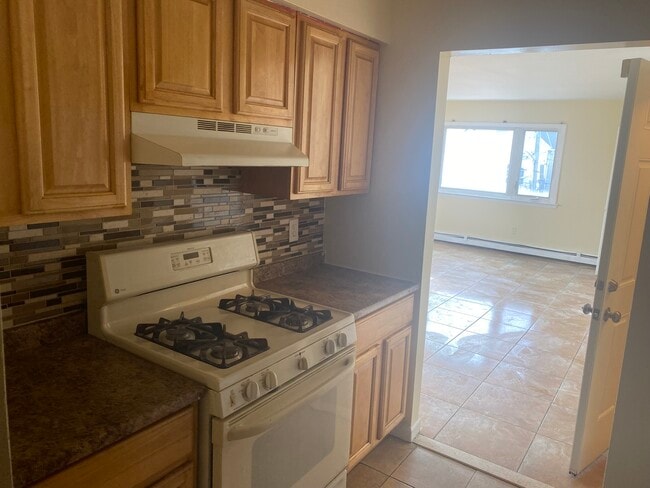 337 Bond St in Elizabeth, NJ - Foto de edificio - Building Photo