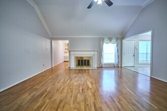 5022 Moss Run Dr in Missouri City, TX - Building Photo - Building Photo