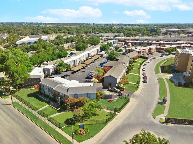 Monticello Crossroads in Fort Worth, TX - Building Photo - Building Photo