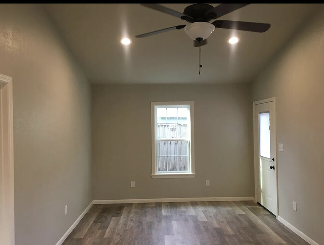 916 N Austin St in Denton, TX - Building Photo - Building Photo