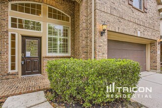 110 N Pinto Point Cir in Spring, TX - Building Photo - Building Photo