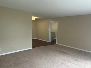 322 Whidah Ct in Schaumburg, IL - Building Photo - Building Photo