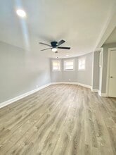 908 W Montrose Ave, Unit GDN in Chicago, IL - Foto de edificio - Building Photo
