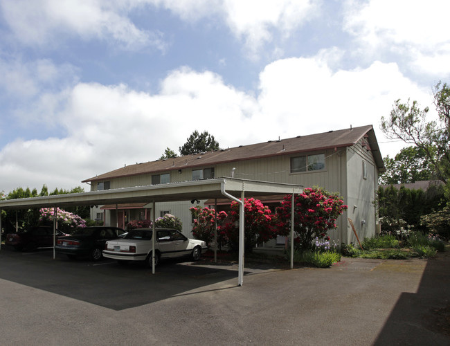 2365 Cal Young Rd in Eugene, OR - Foto de edificio - Building Photo