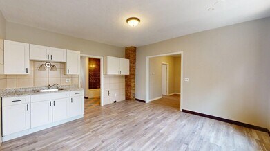 7023 Clark Ave in Cleveland, OH - Foto de edificio - Building Photo