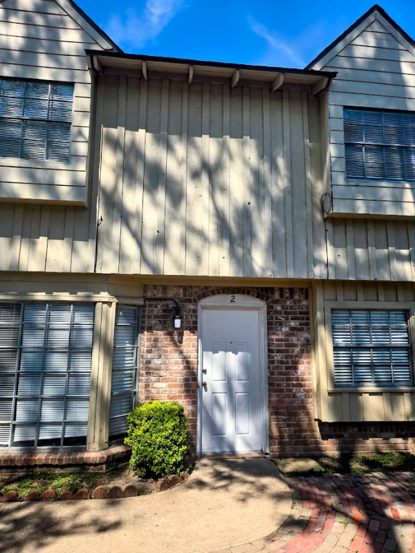 property at 10024 Neuens Rd