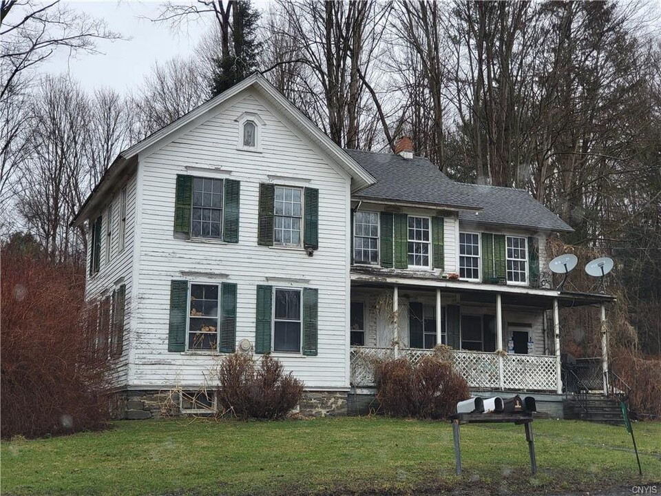 812 Ringwood Rd in Ithaca, NY - Building Photo