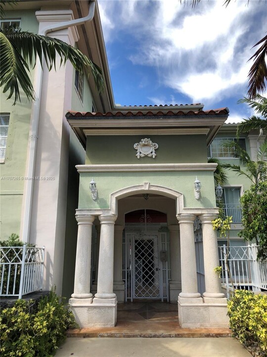 45 Antilla Ave, Unit 2K in Coral Gables, FL - Building Photo