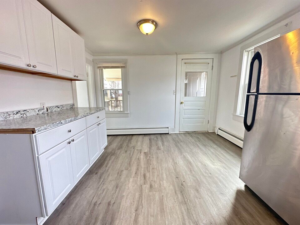 24 South St in Somersworth, NH - Building Photo