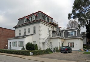 17 Webber Ave in Hamilton, ON - Building Photo
