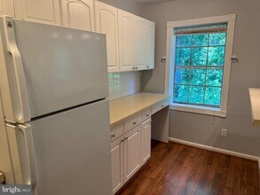 1905 N Rhodes St, Unit 39 in Arlington, VA - Building Photo - Building Photo