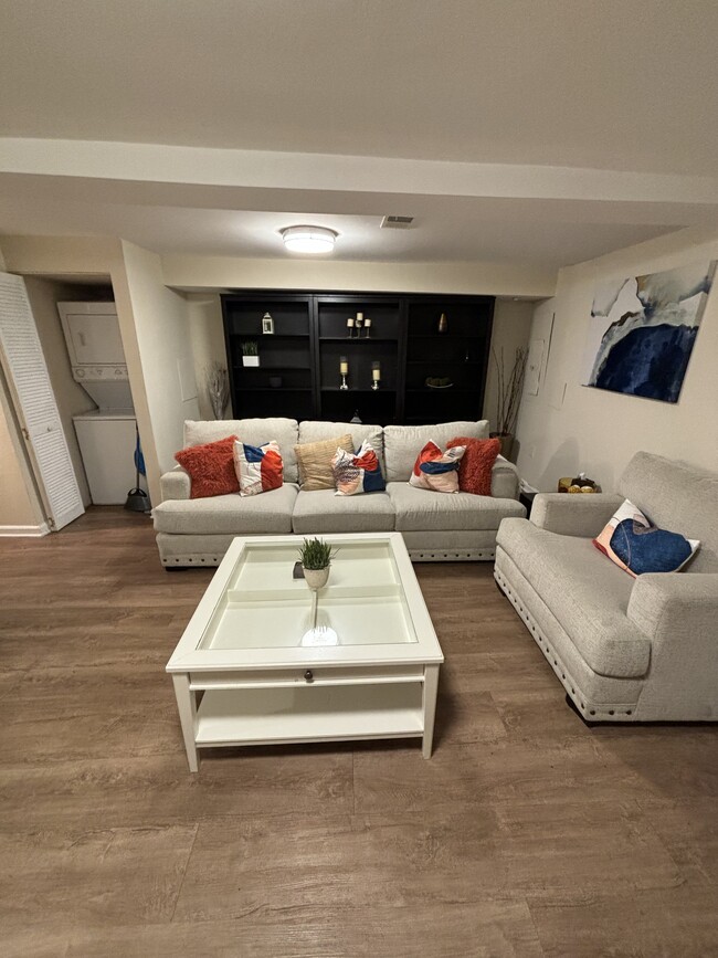 2408 N Capitol St NW, Unit Basement in Washington, DC - Foto de edificio - Building Photo