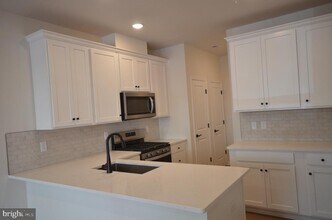 1305 Parker Blvd in West Windsor Township, NJ - Building Photo - Building Photo