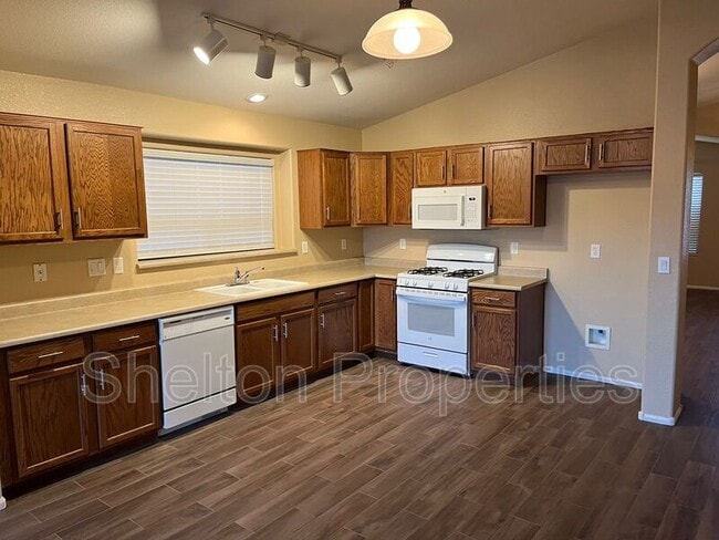 16042 W Durango St in Goodyear, AZ - Building Photo - Building Photo
