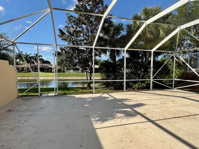 8264 Pine Cay Rd in Wellington, FL - Building Photo - Building Photo