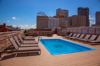 DH Holmes Apartments in New Orleans, LA - Foto de edificio - Building Photo