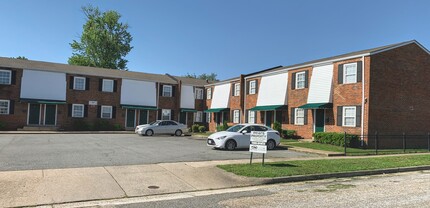 Graham Court Townhomes in Richmond, VA - Building Photo - Building Photo