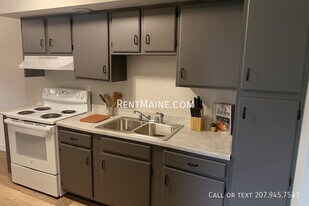 18 Wenbelle Dr in Bucksport, ME - Building Photo