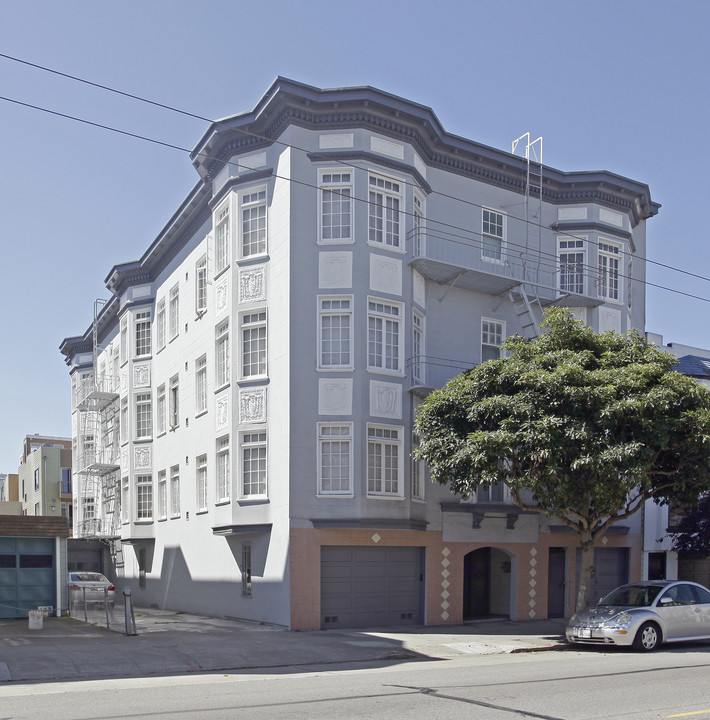 1631 Chestnut St in San Francisco, CA - Building Photo