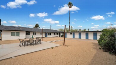 1635 E Oak St, Unit 3 in Phoenix, AZ - Foto de edificio - Building Photo