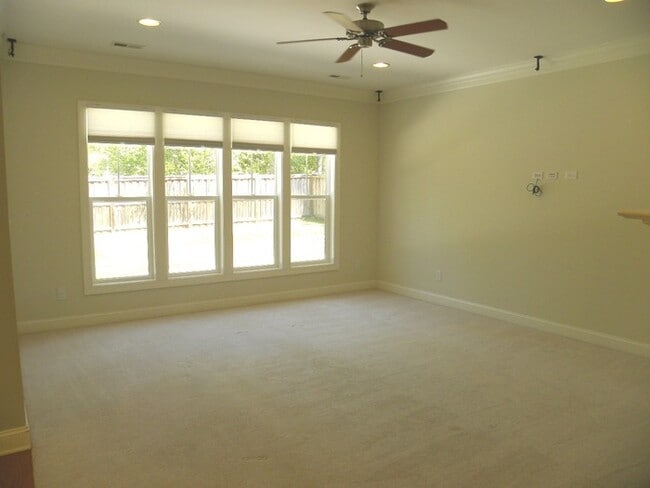 5068 Whitner Dr in Wilmington, NC - Building Photo - Building Photo