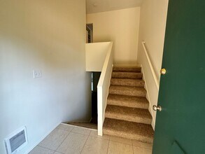 7921 SE Taggart St in Portland, OR - Building Photo - Building Photo