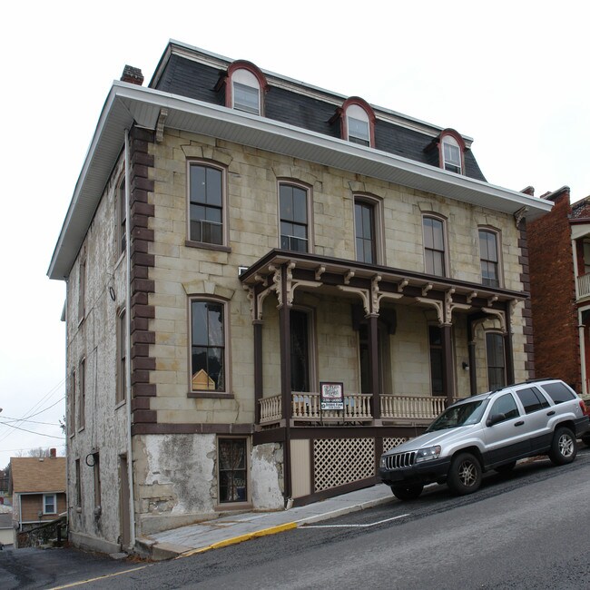 119 E High St in Bellefonte, PA - Foto de edificio - Building Photo