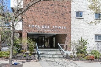 Coolidge Tower in Brookline, MA - Foto de edificio - Building Photo