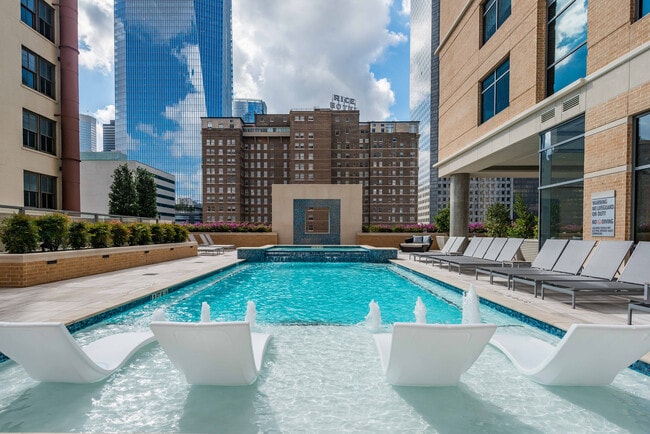 Aris Market Square in Houston, TX - Foto de edificio - Building Photo