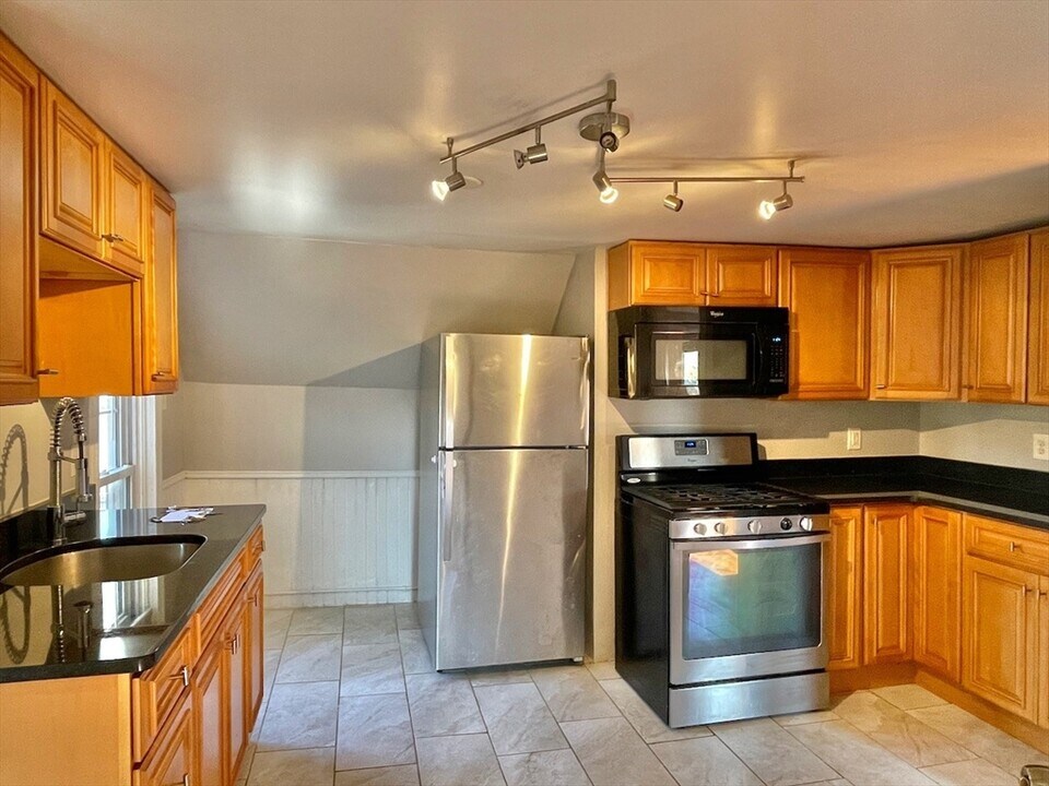 157 Columbia St, Unit #3 in Malden, MA - Foto de edificio