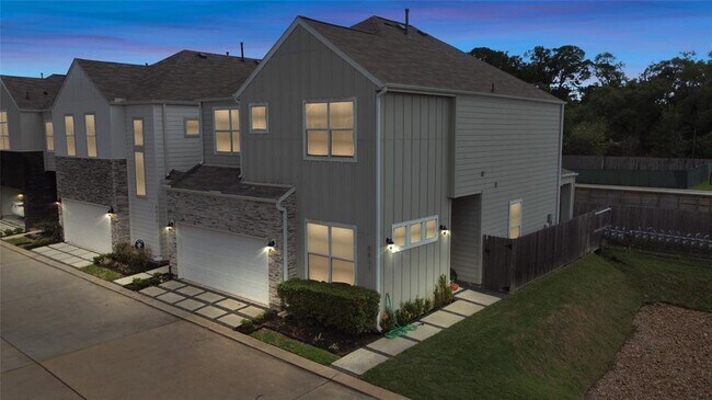 8821 Hollister Pine Ct in Houston, TX - Building Photo - Building Photo