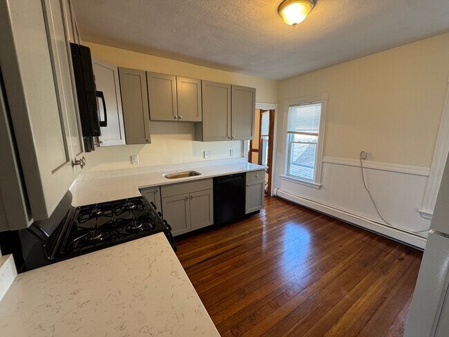 139 Cottage St in Everett, MA - Building Photo - Building Photo