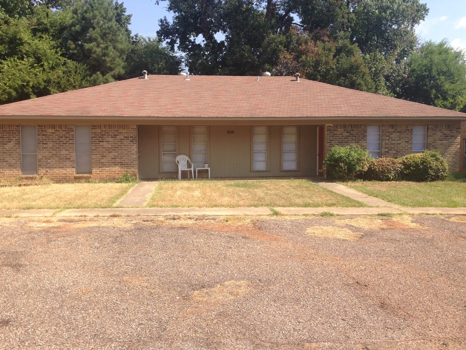 309 Blake Dr in Longview, TX - Building Photo