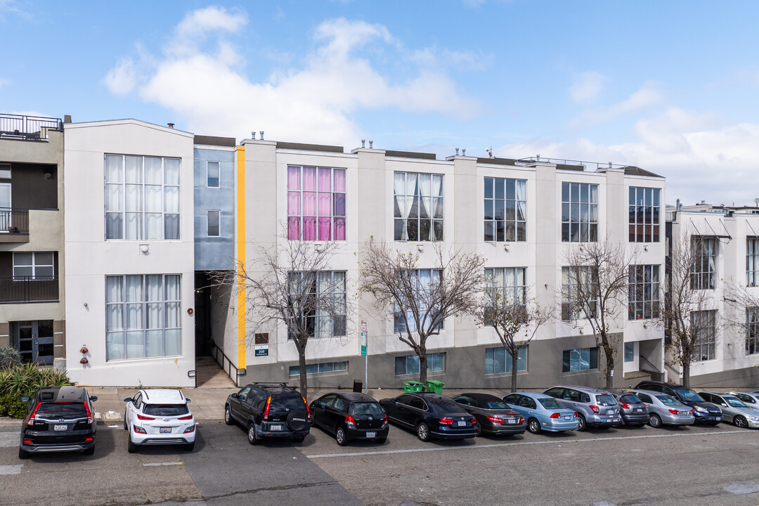 208 Pennsylvania Ave in San Francisco, CA - Building Photo